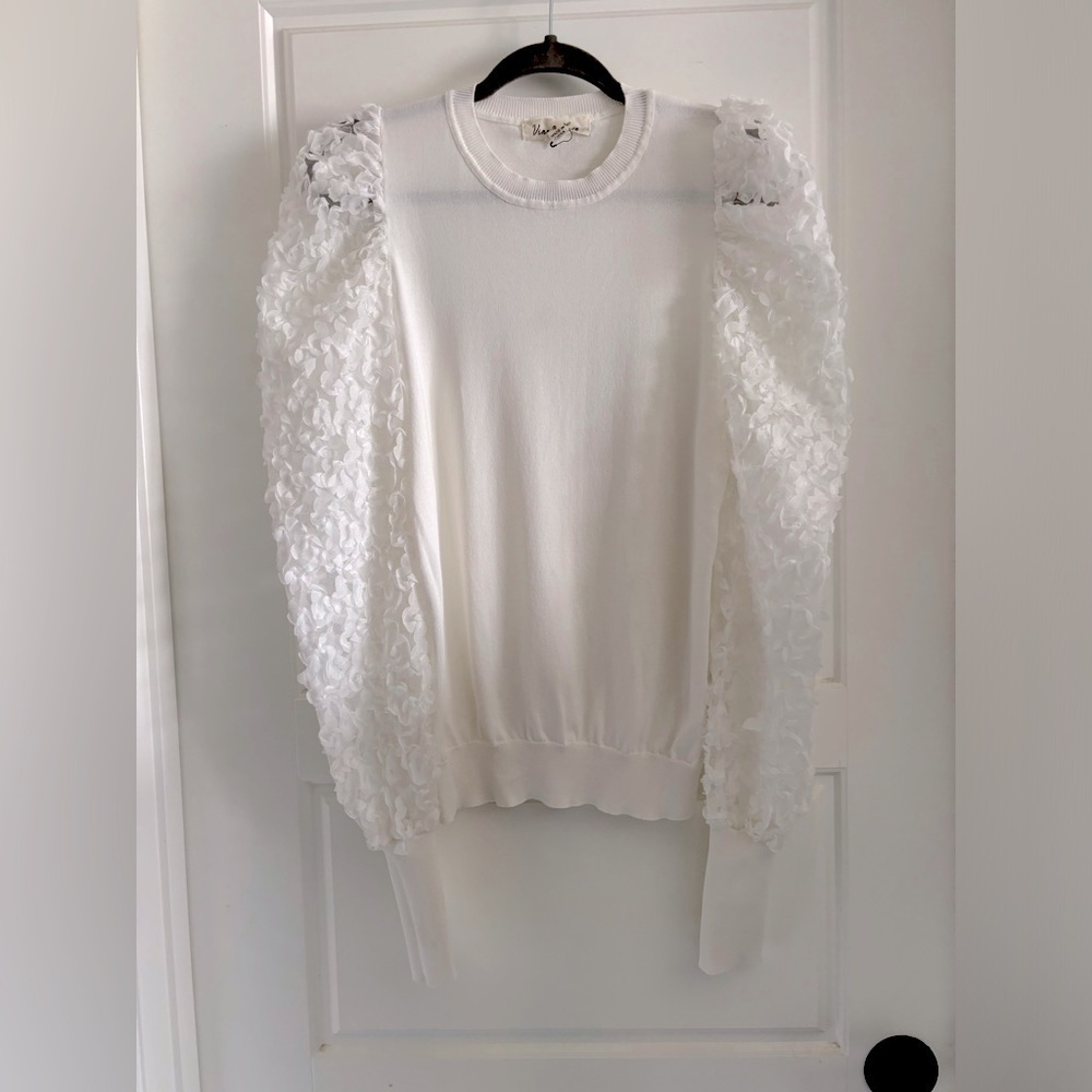 Vine & Love Top Puff Shoulder Long Sleeve Flower 3D Appliqué Snow White …​​ - Picture 2 of 8